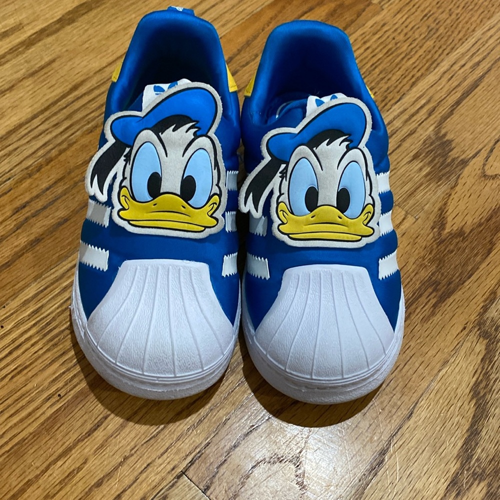 Donald Duck Adidas tennis shoes